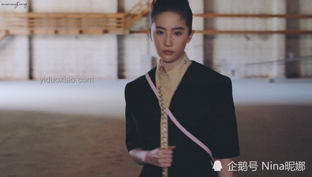 刘亦菲大背头造型挑战，解锁我的霸总新身份💇‍♀️✨